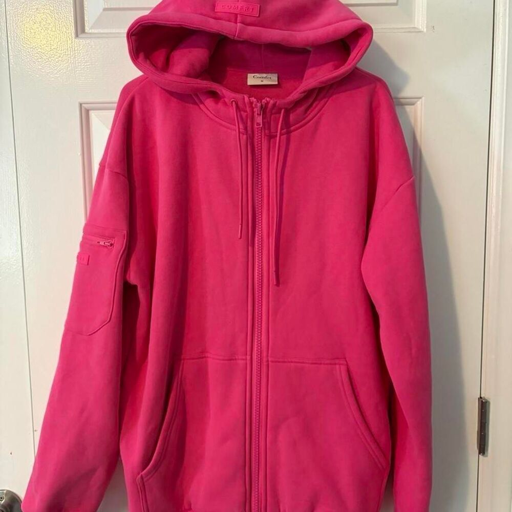 Comfrt Women's Medium Oversized Pink Hoodie